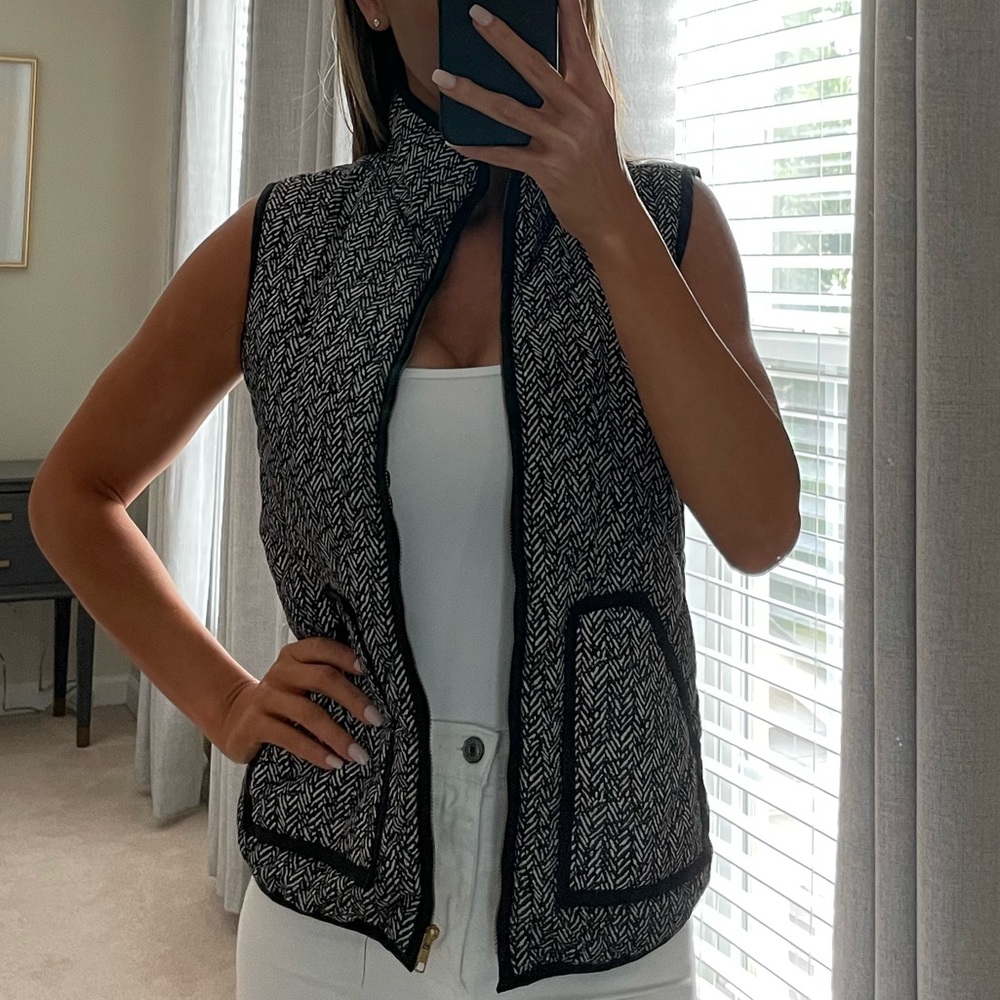 Patterned Puffer Vest - black and White - size Small